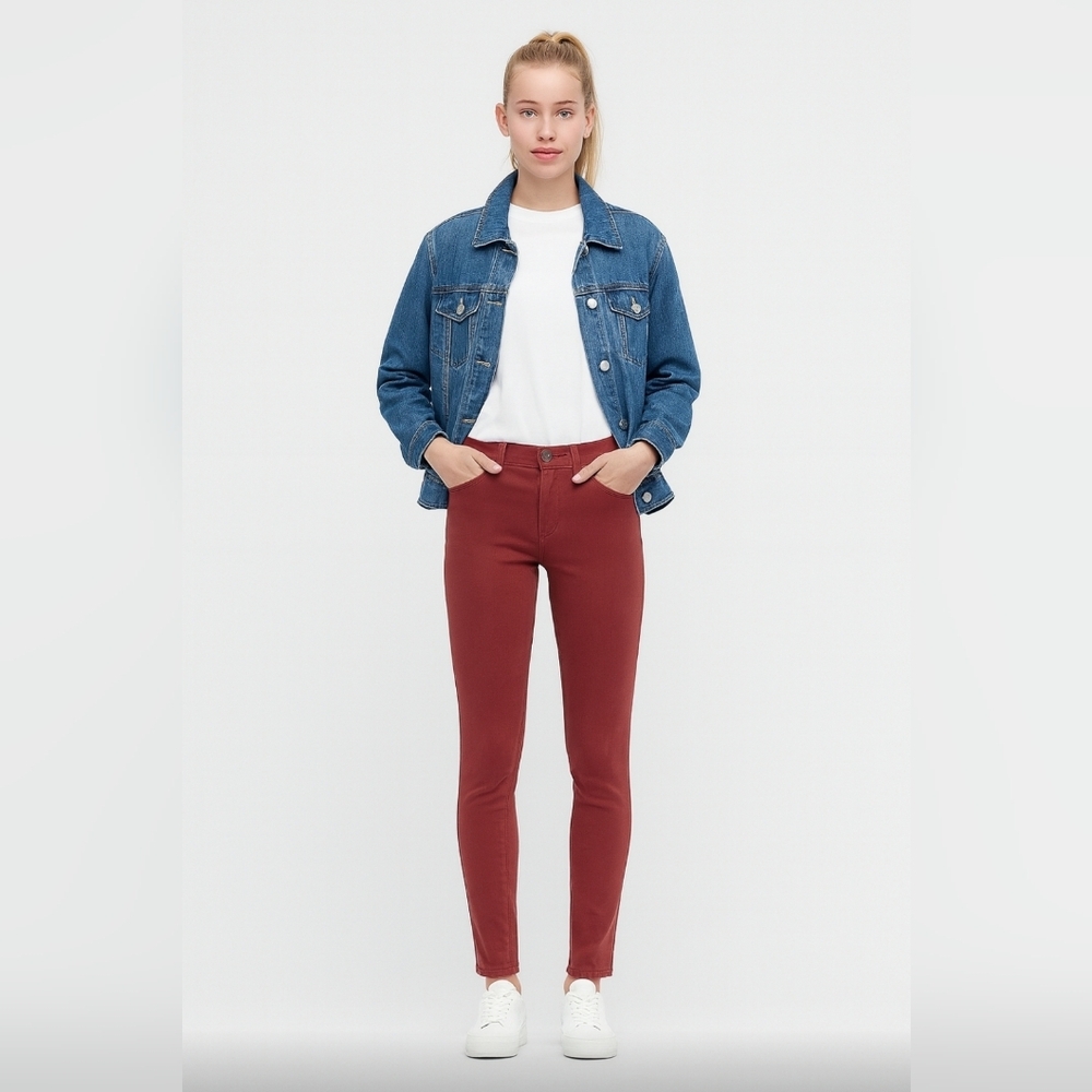 Uniqlo Tapered Ankle Jeans High-rise Maroon Size 8 / 30” EUC